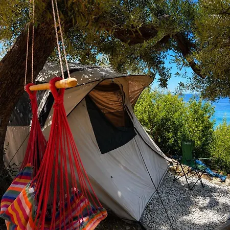 キャンプ場 Blue In Borsh, Vlore ボルシュ