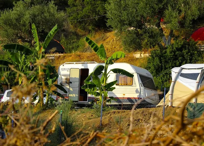 Blue In Borsh, Vlore Camping